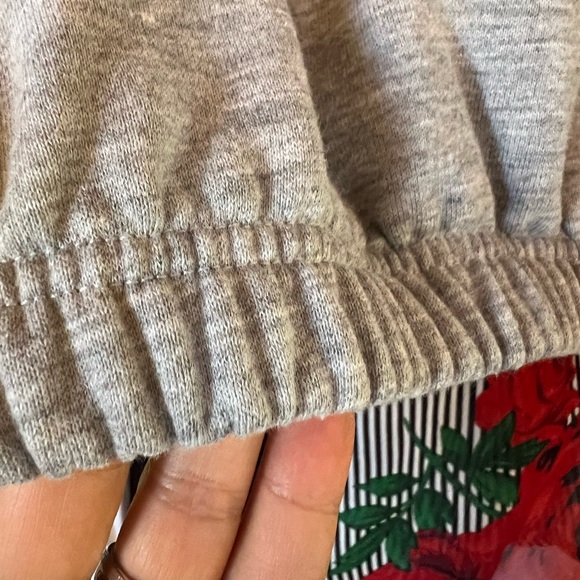 ALO YOGA CROPPED PULLOVER SOFT GRAY BRAND NEW WITHOUT TAGS - Picture 5 of 10